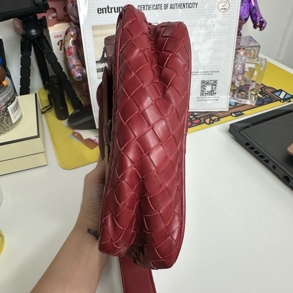 Bottega Veneta red leather crossbody bag - Picture 5 of 16